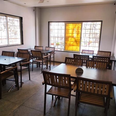 Hotel Manasi Inn Satara Zewnętrze zdjęcie