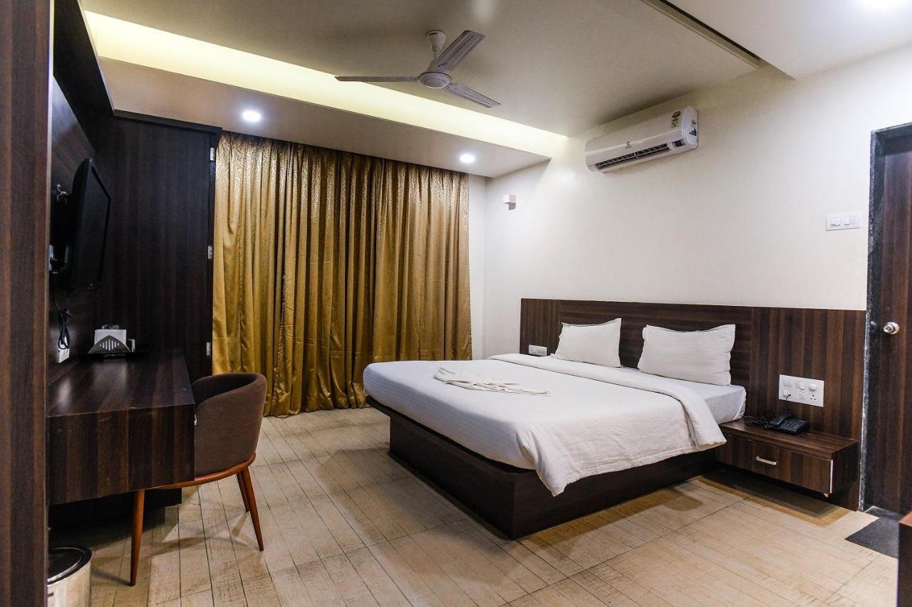 Hotel Manasi Inn Satara Zewnętrze zdjęcie