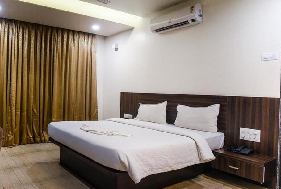 Hotel Manasi Inn Satara Zewnętrze zdjęcie