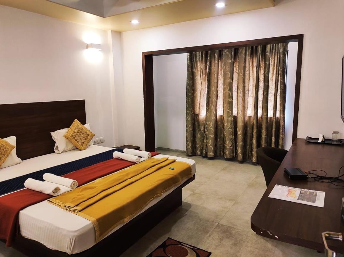 Hotel Manasi Inn Satara Zewnętrze zdjęcie