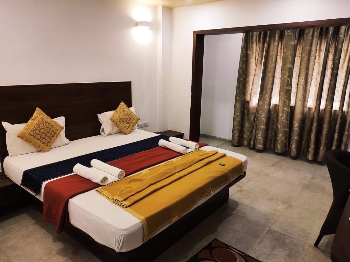 Hotel Manasi Inn Satara Zewnętrze zdjęcie