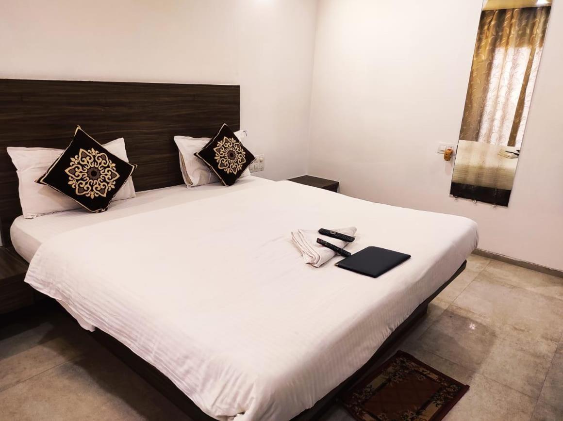Hotel Manasi Inn Satara Zewnętrze zdjęcie
