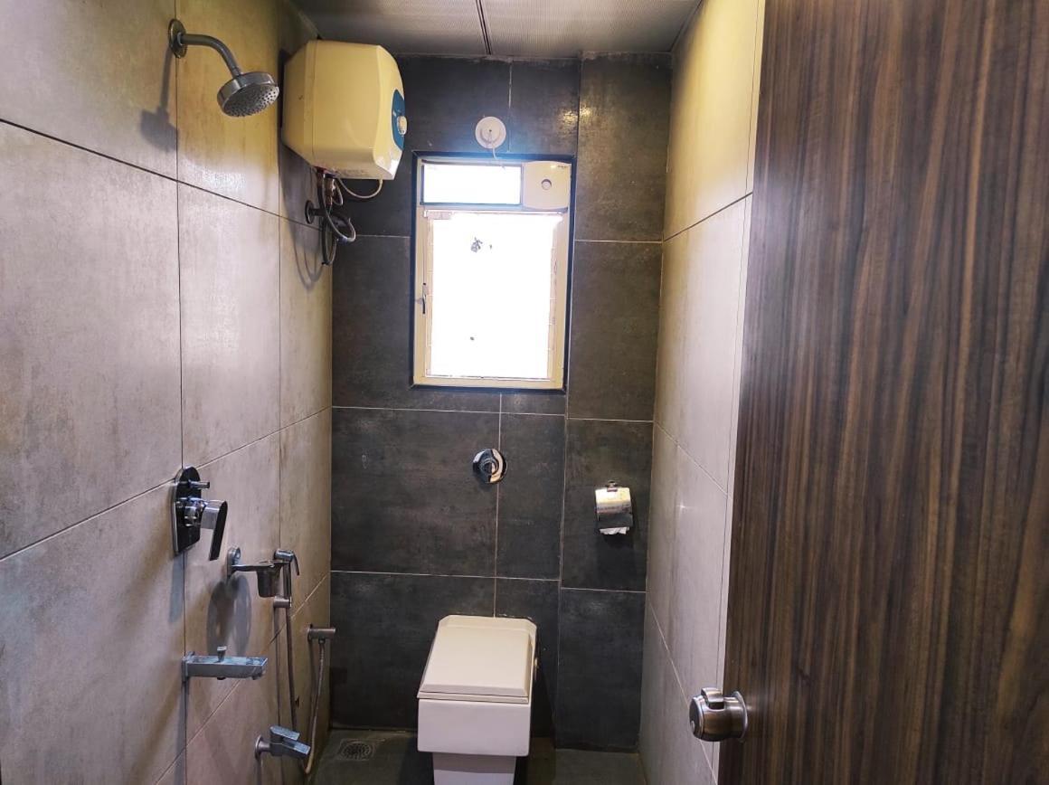 Hotel Manasi Inn Satara Zewnętrze zdjęcie