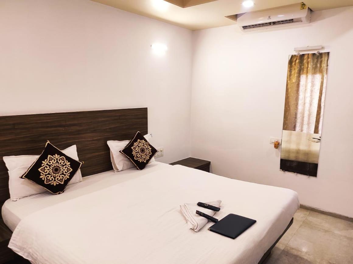 Hotel Manasi Inn Satara Zewnętrze zdjęcie