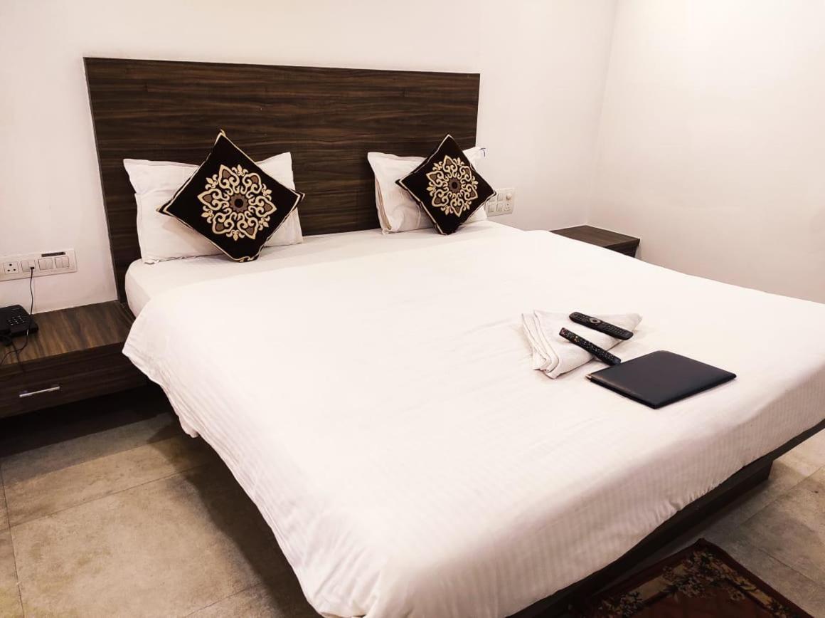 Hotel Manasi Inn Satara Zewnętrze zdjęcie