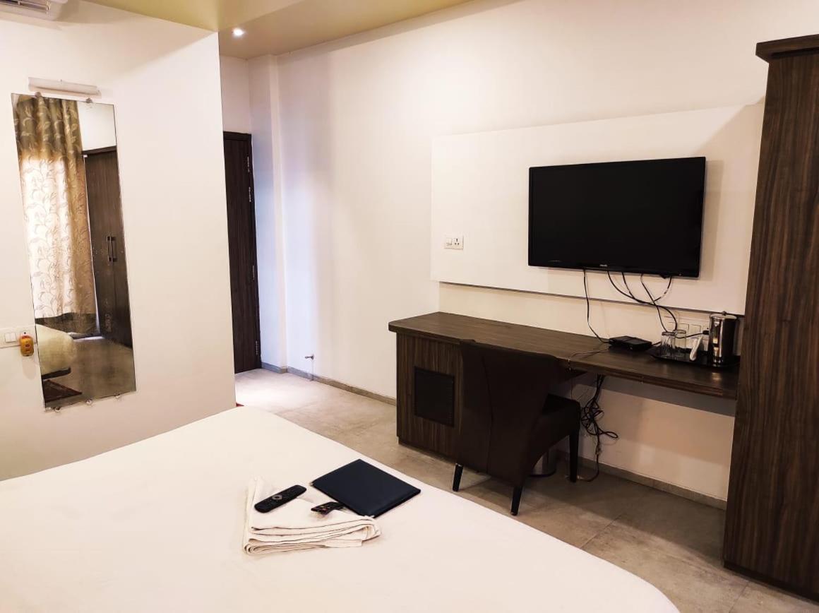 Hotel Manasi Inn Satara Zewnętrze zdjęcie
