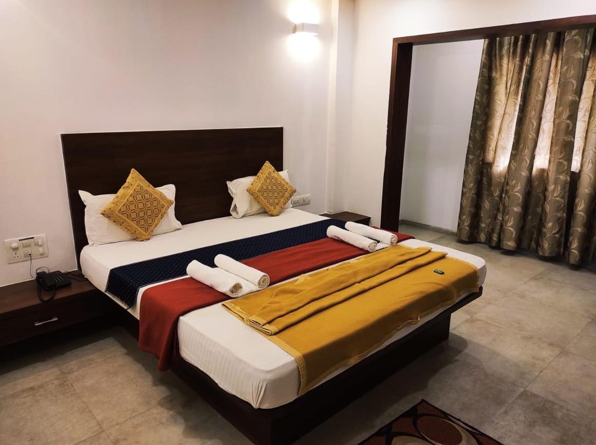 Hotel Manasi Inn Satara Zewnętrze zdjęcie