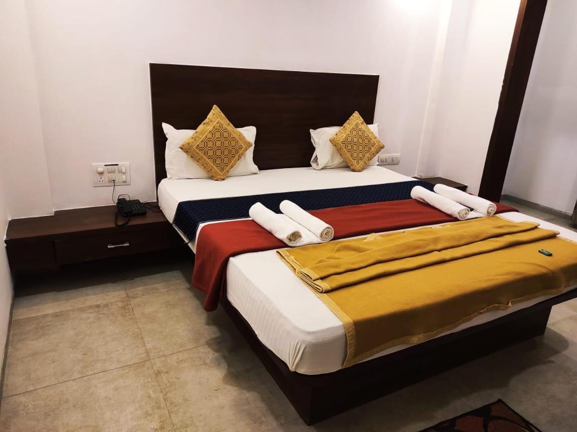 Hotel Manasi Inn Satara Zewnętrze zdjęcie