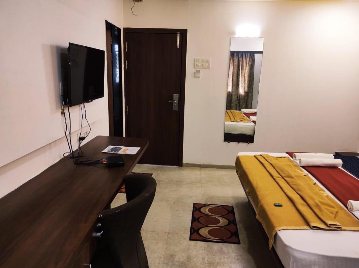 Hotel Manasi Inn Satara Zewnętrze zdjęcie