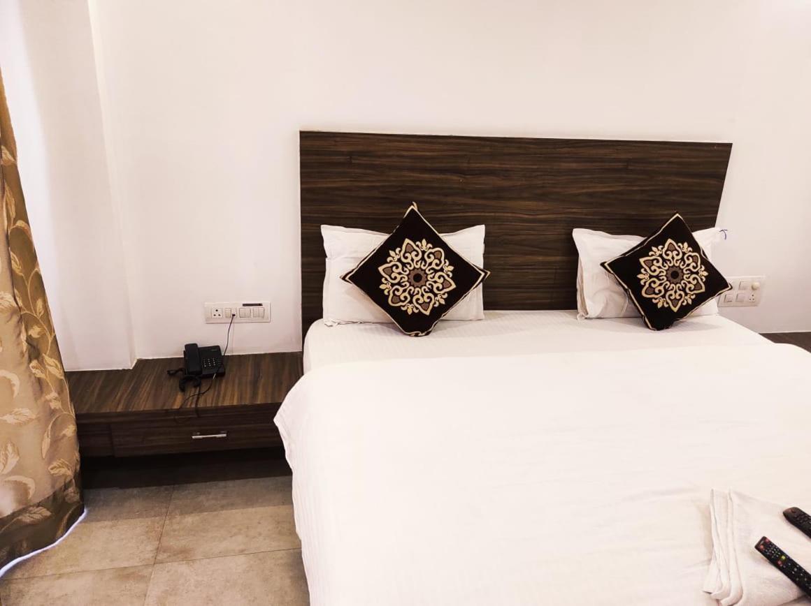 Hotel Manasi Inn Satara Zewnętrze zdjęcie