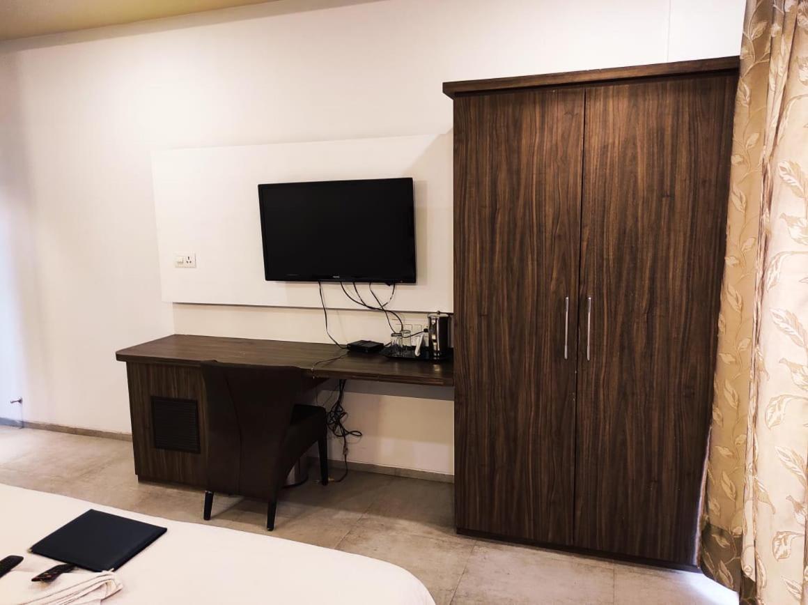Hotel Manasi Inn Satara Zewnętrze zdjęcie