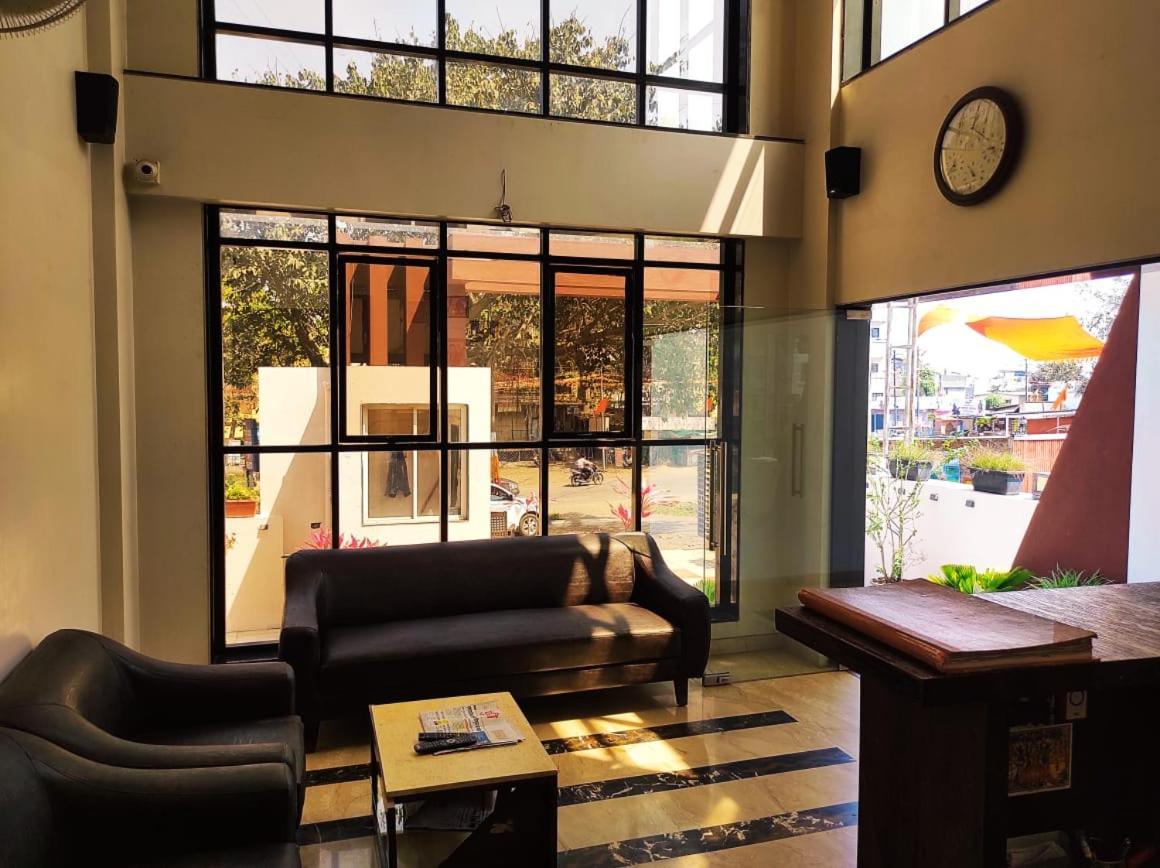 Hotel Manasi Inn Satara Zewnętrze zdjęcie