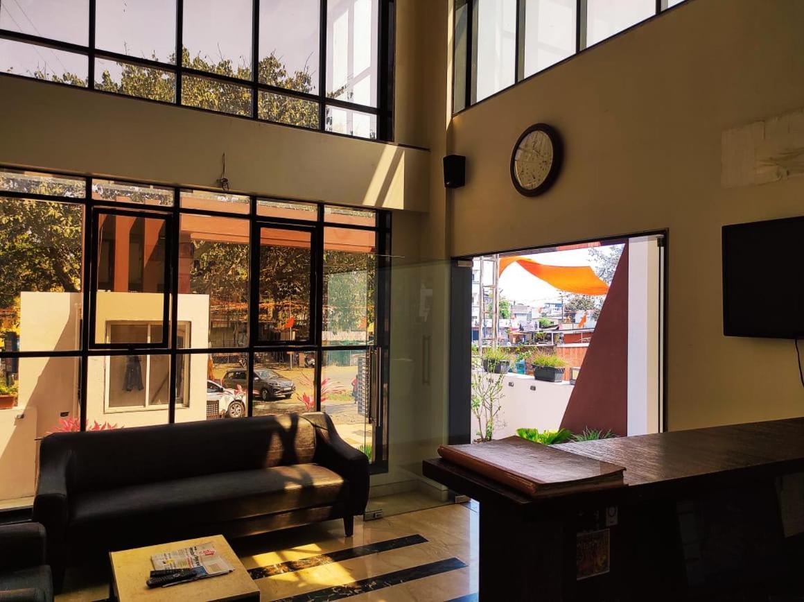 Hotel Manasi Inn Satara Zewnętrze zdjęcie
