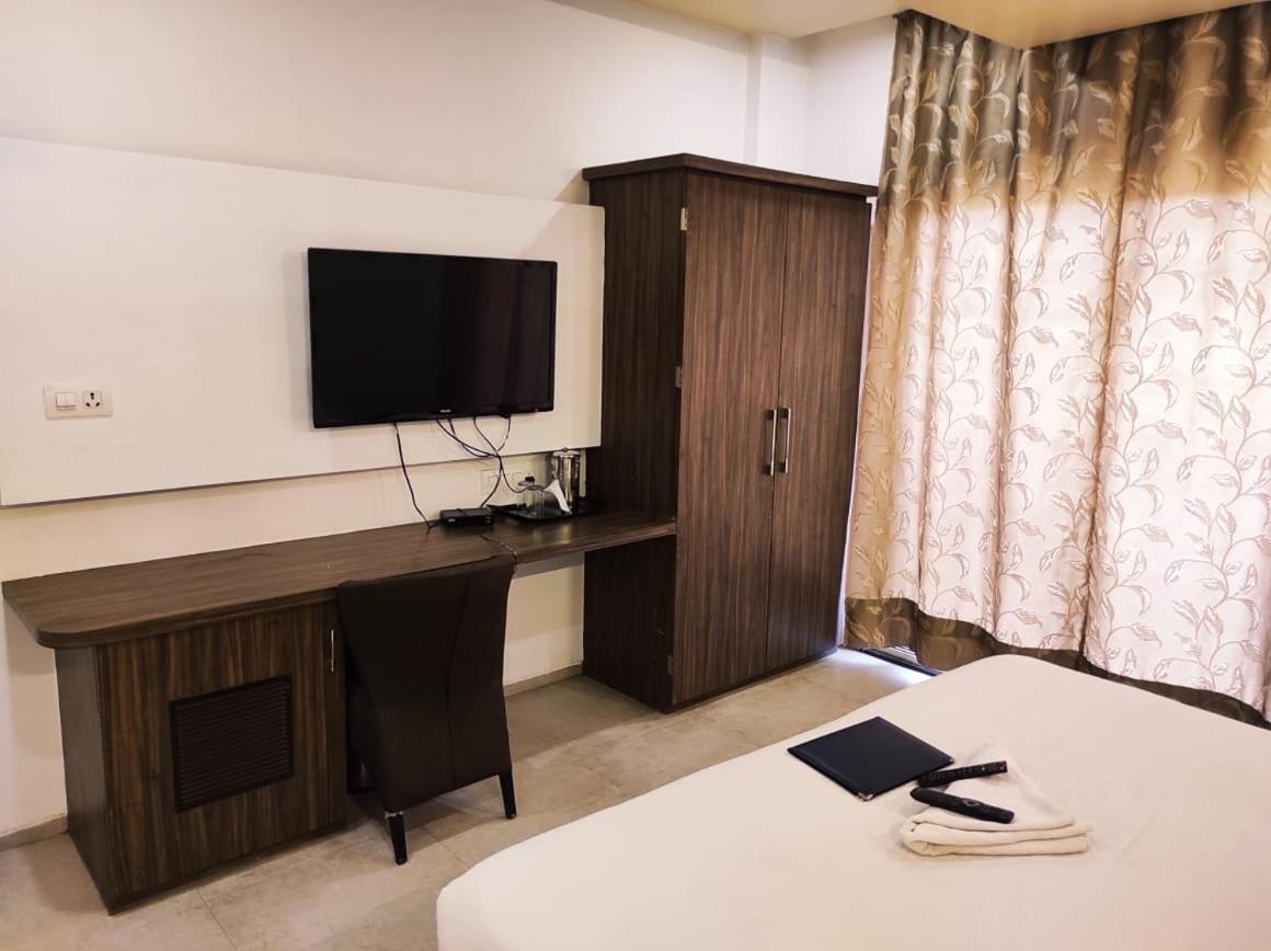 Hotel Manasi Inn Satara Zewnętrze zdjęcie