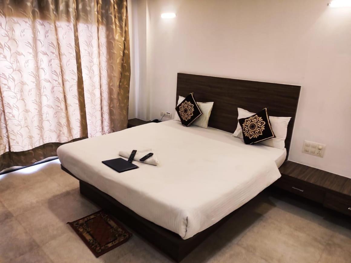 Hotel Manasi Inn Satara Zewnętrze zdjęcie