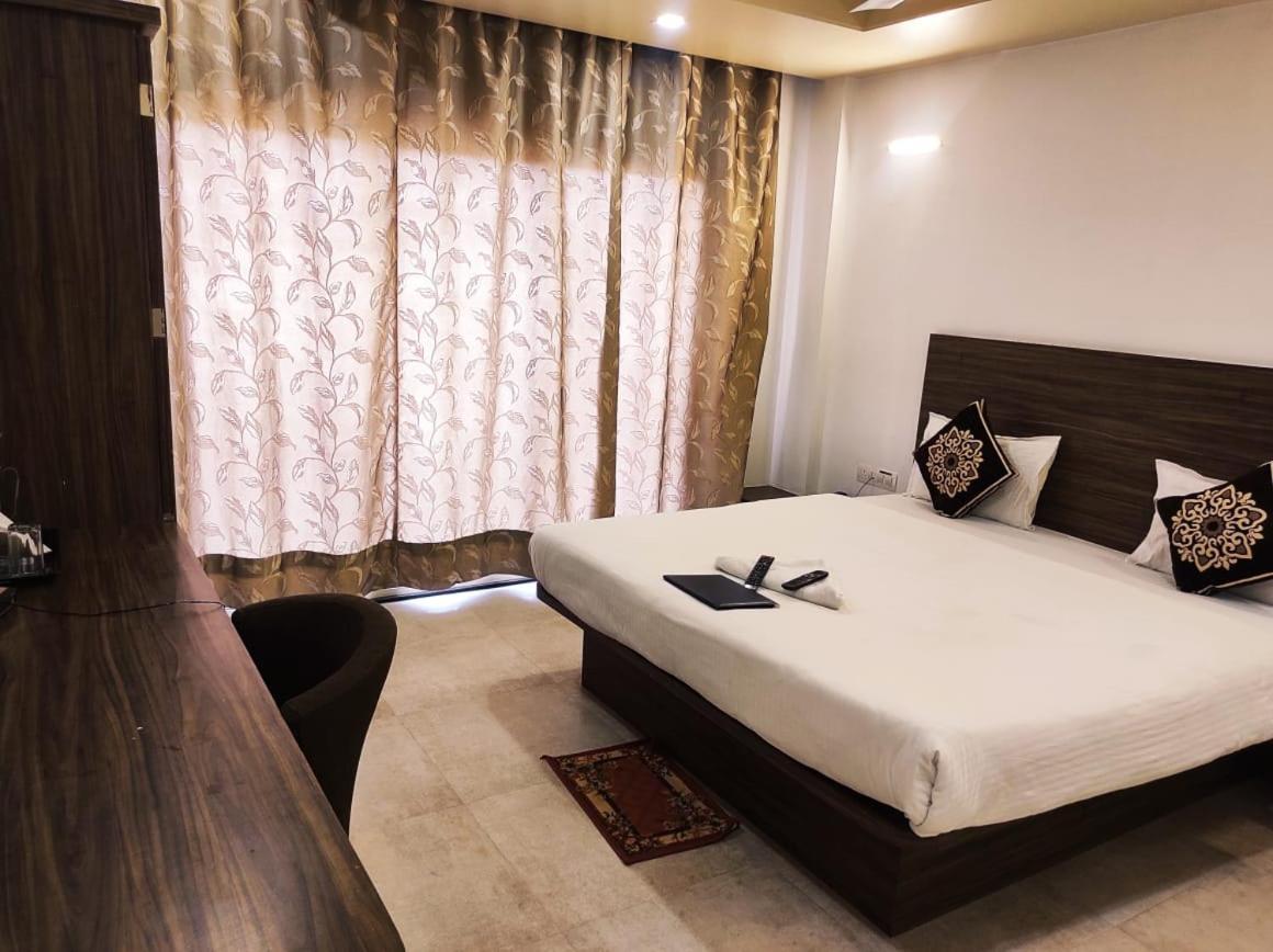 Hotel Manasi Inn Satara Zewnętrze zdjęcie